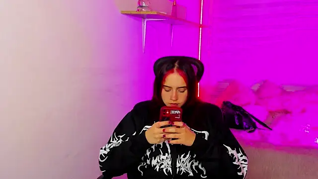 Emily Lindey online show from December 1, 3:07 am