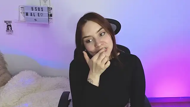 Emily Lindey online show from February 21, 9:11 am