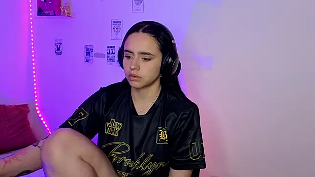 Emily Lindey online show from April 6, 4:30 am