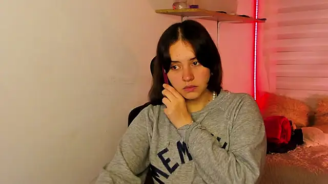 Emily Lindey online show from November 12, 3:21 am