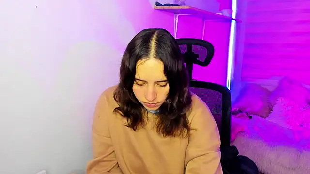 Emily Lindey online show from November 20, 3:07 am