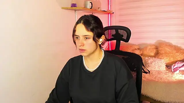 Emily Lindey online show from November 14, 2:59 am