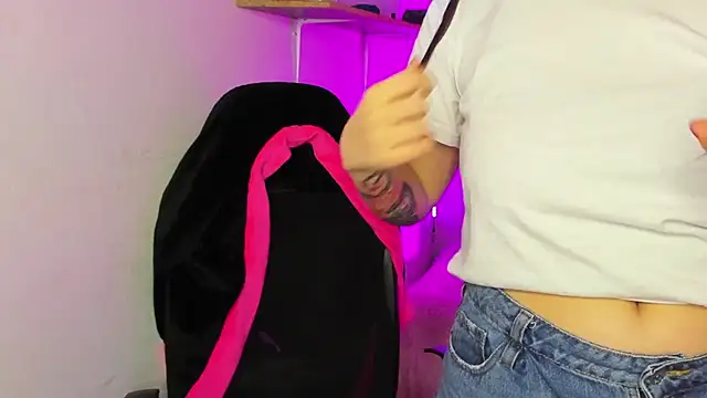 Emily Lindey online show from December 14, 11:27 am