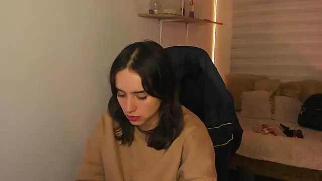 Emily Lindey online show from October 19, 3:20 am