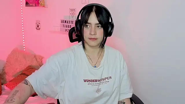 Emily Lindey online show from March 24, 7:19 am