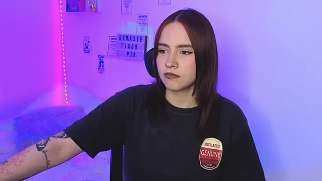 Emily Lindey online show from February 26, 1:05 am