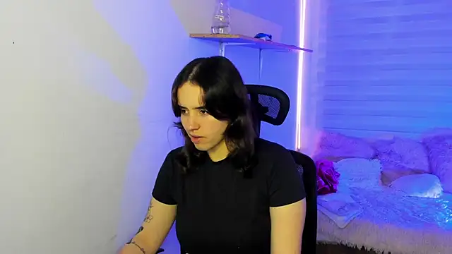 Emily Lindey online show from November 16, 3:22 am