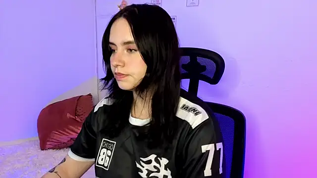 Emily Lindey online show from February 14, 4:34 am