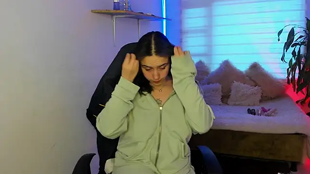 Emily Lindey online show from October 26, 7:14 pm