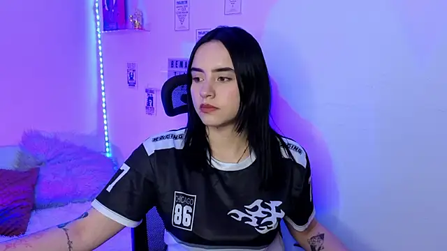 Emily Lindey online show from March 8, 5:33 am