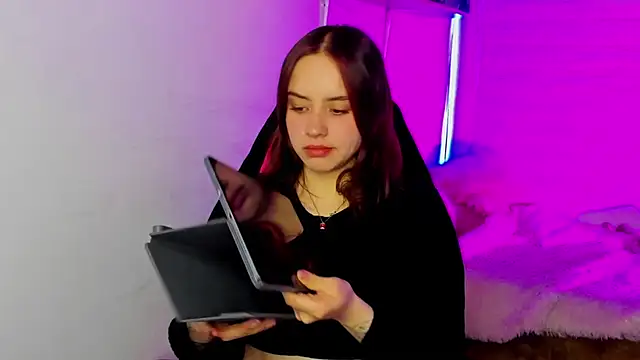 Emily Lindey online show from December 20, 4:37 am