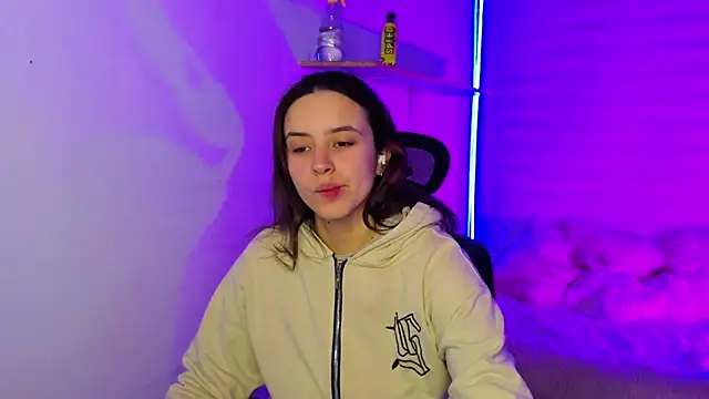 Emily Lindey online show from November 22, 3:05 am