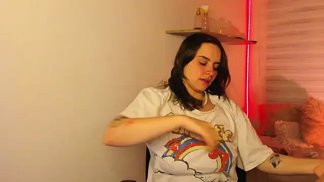 Emily Lindey online show from November 13, 3:43 am