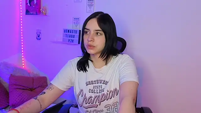 Emily Lindey online show from March 25, 7:19 am