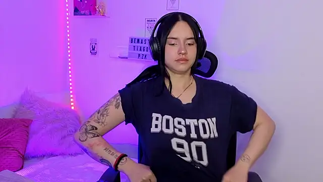 Emily Lindey online show from March 22, 7:21 am