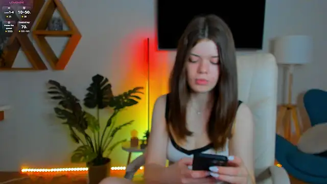 Hot  Tiny online show from March 4, 7:32 pm