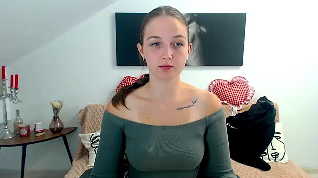 Snapshot of AnneWilsonn chatting on July 9, 5:52 am AnneWilsonn online show from July 9, 5:52 am