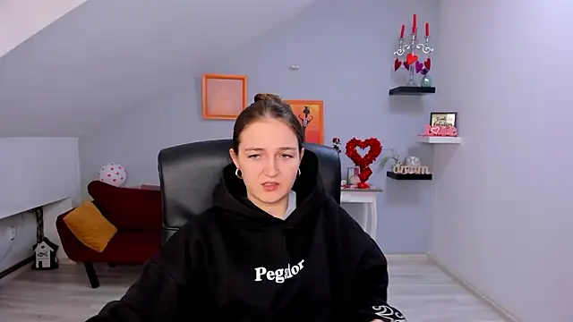 AnneWilsonn online show from February 12, 1:22 pm