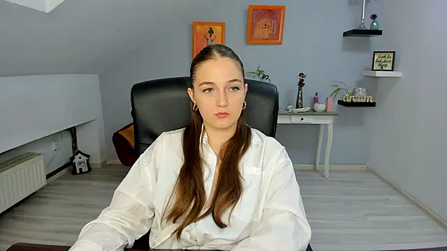 Snapshot of AnneWilsonn chatting on November 9, 8:51 am AnneWilsonn online show from November 9, 8:51 am