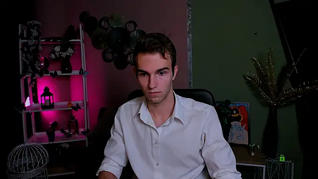 astren villo online show from November 18, 9:18 pm