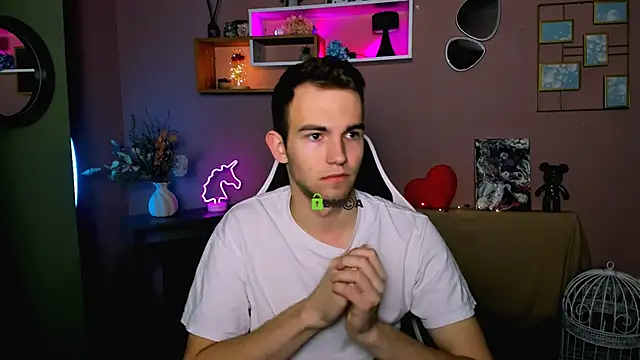 astren villo online show from March 10, 7:01 am