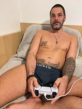 Snapshot of _madbull_ chatting on November 14, 8:01 pm madbull online show from November 14, 8:01 pm