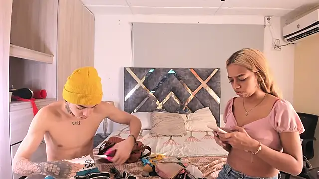 Snapshot of lily_and_wan chatting on October 18, 4:14 am lily and wan online show from October 18, 4:14 am