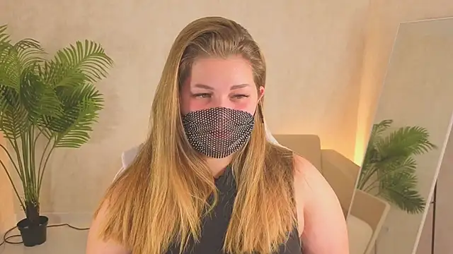 Scarlet Sinera online show from October 19, 12:02 am