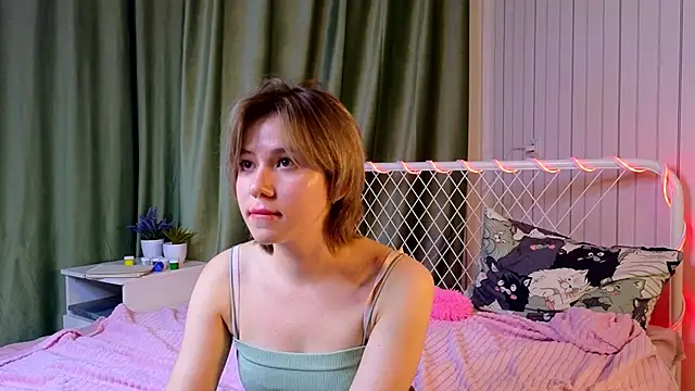 AlisiaEthen online show from November 1, 8:25 pm