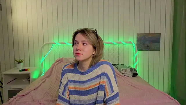 AlisiaEthen online show from November 27, 8:20 pm