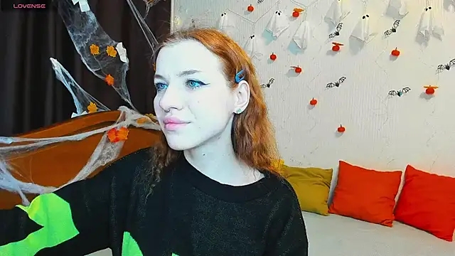 Snapshot of MeganNewCat chatting on November 7, 10:42 am MeganNewCat online show from November 7, 10:42 am