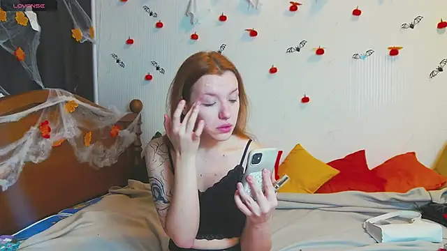 Snapshot of MeganNewCat chatting on October 31, 10:01 am MeganNewCat online show from October 31, 10:01 am