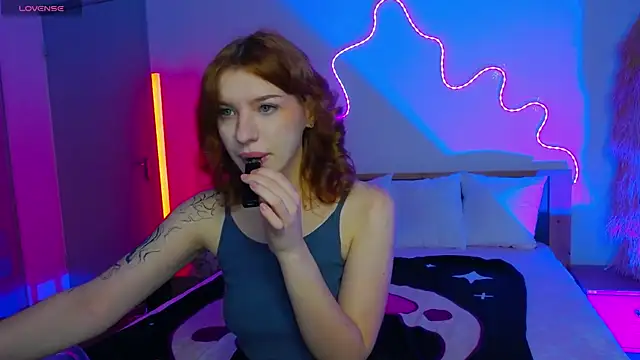 Snapshot of MeganNewCat chatting on November 20, 1:34 pm MeganNewCat online show from November 20, 1:34 pm