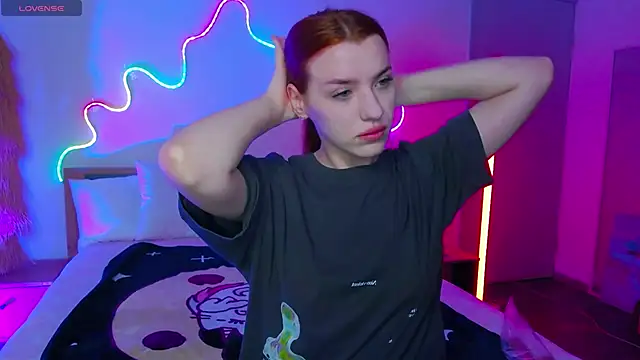 Snapshot of MeganNewCat chatting on November 28, 7:52 am MeganNewCat online show from November 28, 7:52 am