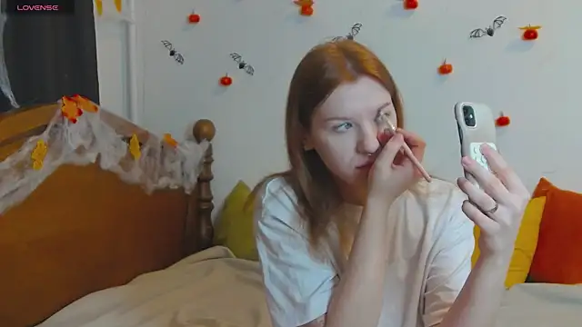 Snapshot of MeganNewCat chatting on October 24, 8:46 am MeganNewCat online show from October 24, 8:46 am