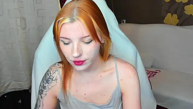 Snapshot of MeganNewCat chatting on June 29, 8:52 pm MeganNewCat online show from June 29, 8:52 pm