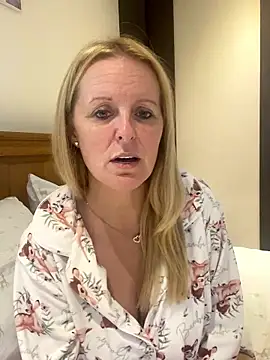 madamlillyrose online show from October 24, 10:36 am