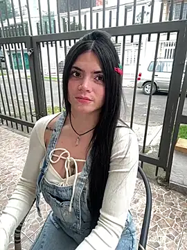 PamelaJonsom  online show from April 14, 11:37 am