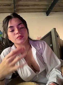 PamelaJonsom  online show from February 16, 5:11 pm