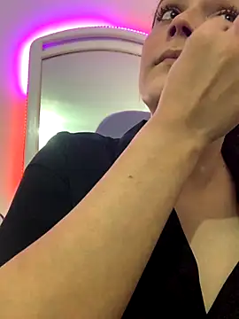 Snapshot of La-Gatiita-trans chatting on December 2, 9:27 pm La-Gatiita-trans online show from December 2, 9:27 pm