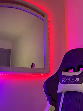 Snapshot of La-Gatiita-trans chatting on November 11, 2:28 am La-Gatiita-trans online show from November 11, 2:28 am