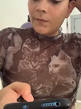 Snapshot of La-Gatiita-trans chatting on October 19, 3:59 pm La-Gatiita-trans online show from October 19, 3:59 pm