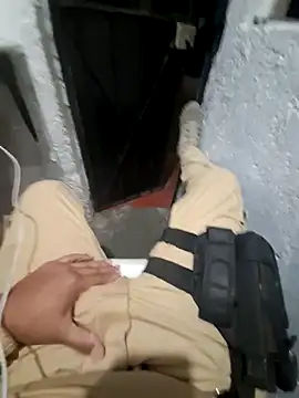 Snapshot of Raczos chatting on December 15, 2:17 am Raczos online show from December 15, 2:17 am