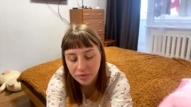 Snapshot of JenevaRuppel chatting on October 19, 6:05 am JenevaRuppel online show from October 19, 6:05 am