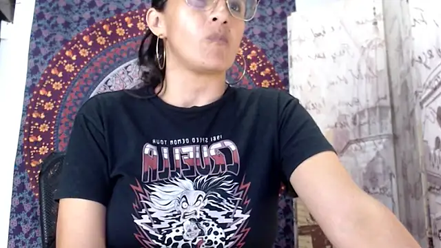 Lucyy Naugthy online show from February 15, 8:41 pm