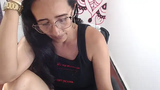 Lucyy Naugthy online show from March 29, 7:59 pm