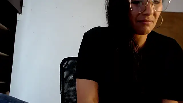 Lucyy Naugthy online show from December 21, 1:19 am