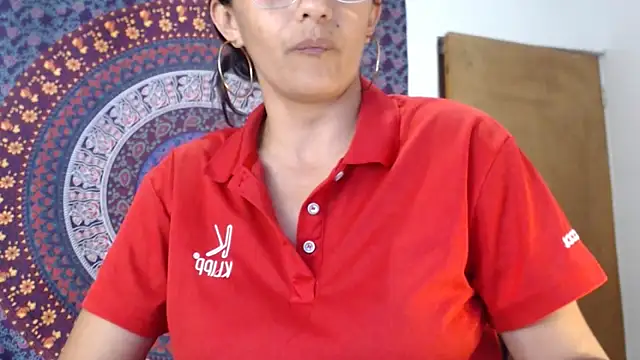 Lucyy Naugthy online show from February 6, 1:23 am