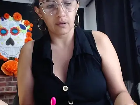 Snapshot of Lucyy_Naugthy chatting on November 22, 12:26 pm Lucyy Naugthy online show from November 22, 12:26 pm