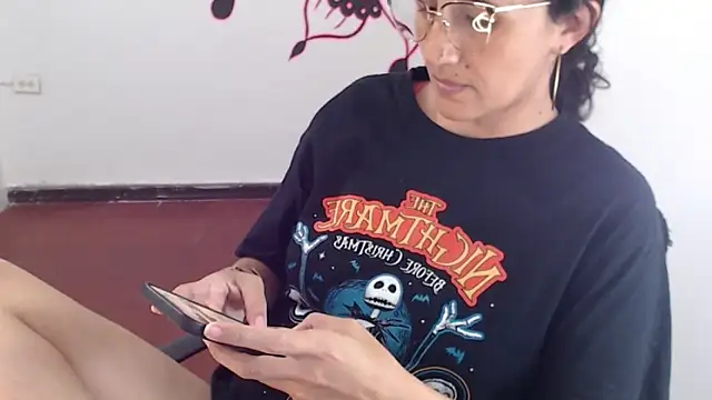 Lucyy Naugthy online show from April 2, 7:53 pm